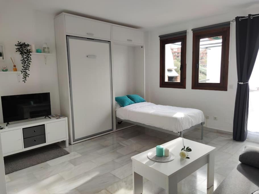 Apartamento Maika Benalsun Pueblo Evita 贝纳尔马德纳 外观 照片