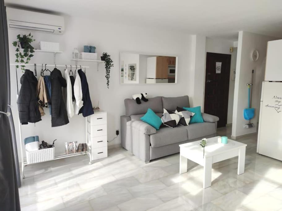 Apartamento Maika Benalsun Pueblo Evita 贝纳尔马德纳 外观 照片
