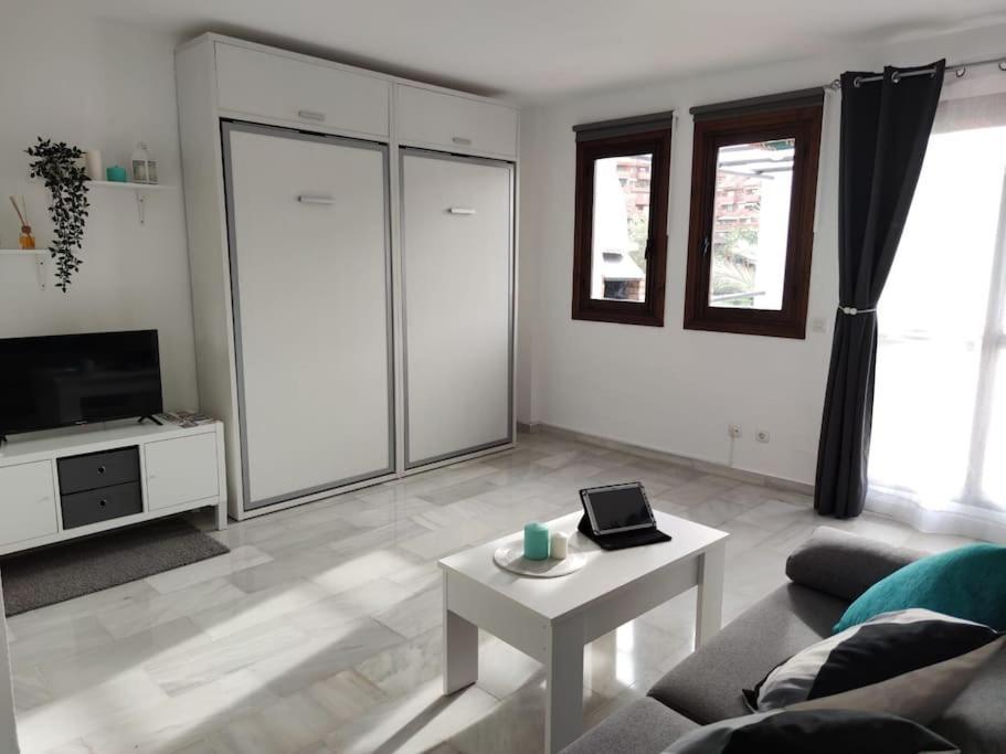 Apartamento Maika Benalsun Pueblo Evita 贝纳尔马德纳 外观 照片